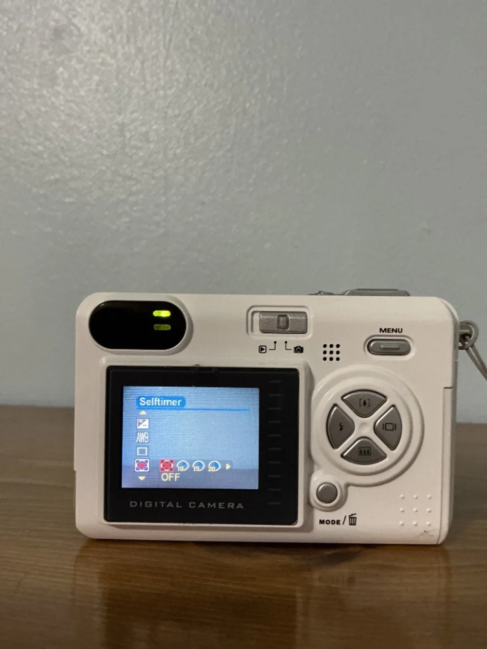 Y2K VuPoint Solutions 5.0 Megapixels White Digital Camera